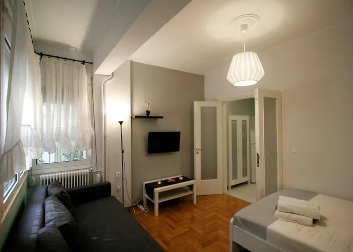 Luxury Flat In Kolonaki, 3\' Metro