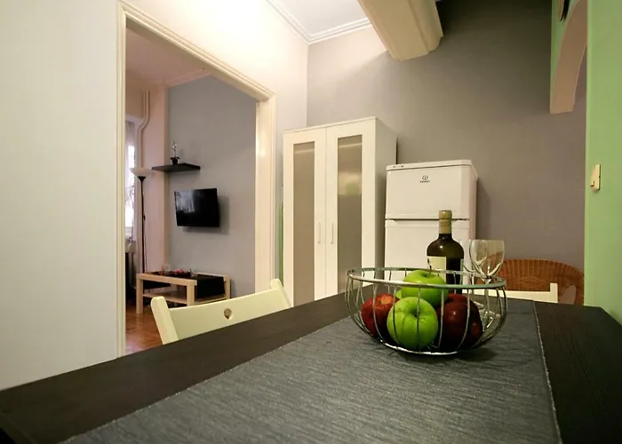 Luxury Flat In Kolonaki, 3\' Metro